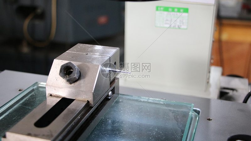 机床导轨防护罩：如何避免选型误区，确保加工精度